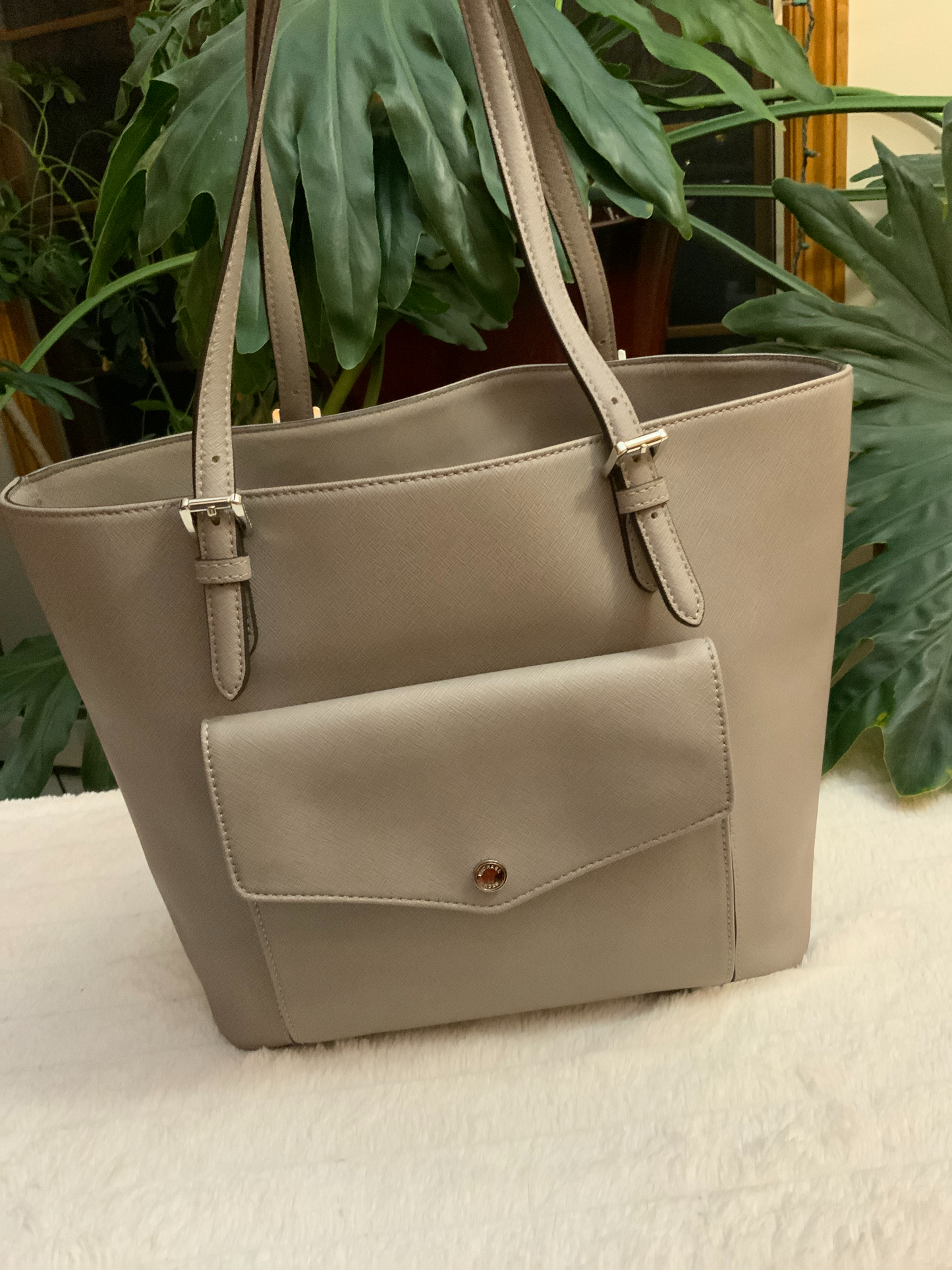 Michael Kors Jet Set snap pocket tote- gray