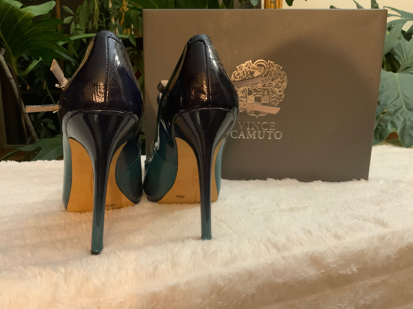 Vince Camuto VC-CARLII