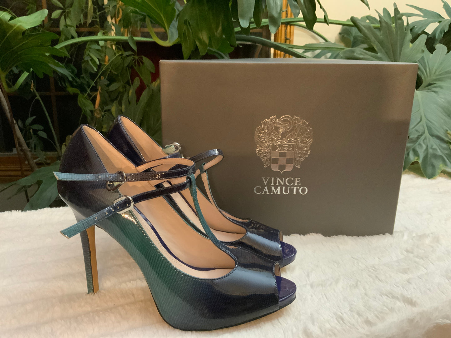 Vince Camuto VC-CARLII